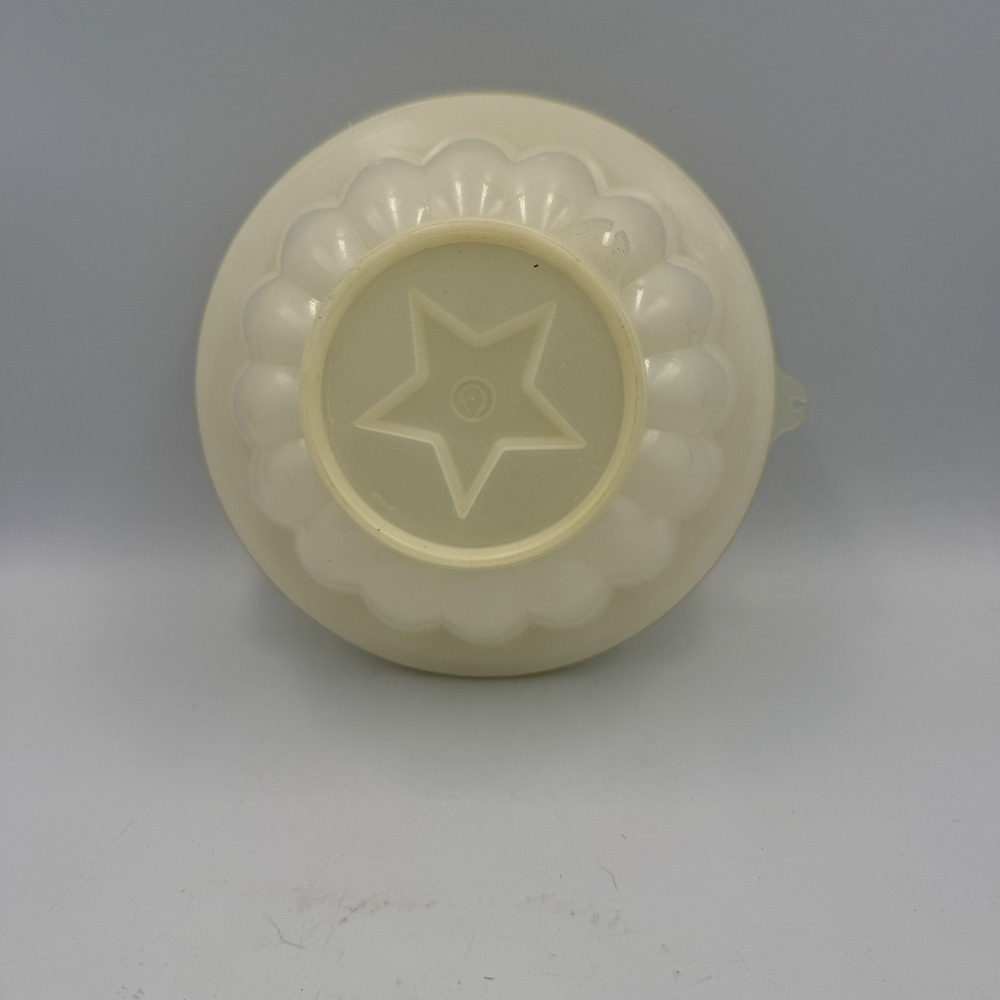 Vintage Tupperware Jel-N-Serve Jello Mold Star Center Scalloped Sheer White 608